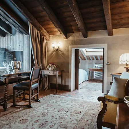 Relais Mont Blanc & 5* لا سالّي